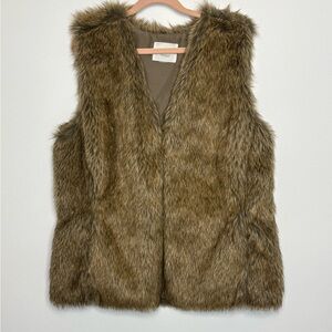 Old Navy Size L Faux Fur Vest in Brown With Pockets Lined